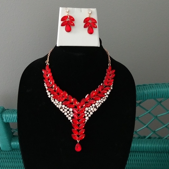 Red Rhinestones New Necklace Set - Picture 3 of 4